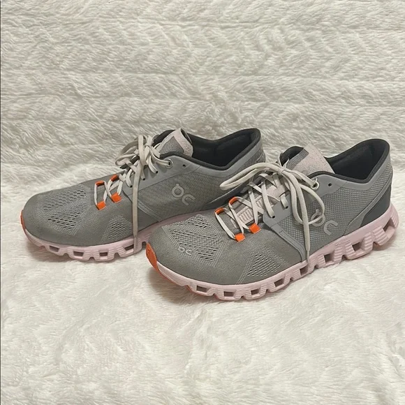 On Running Gray and Pink Sneakers - Picture 4 of 5